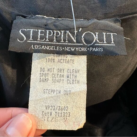 VNTG BURNOUT VELVET SCALLOP TRIM FITTED COTTAGECORE MINI DRESS BY STEPPIN’ OUT 9 - Picture 6 of 12